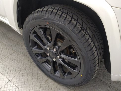 Used 2017 Jeep Grand Cherokee Altitude image 31