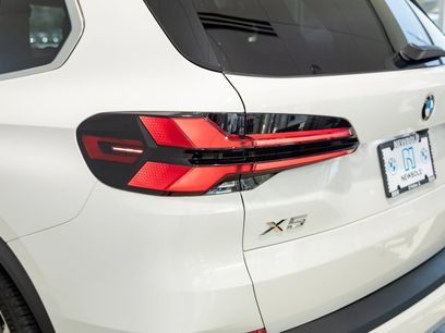 New 2026 BMW X5 xDrive40i w/ Premium Package