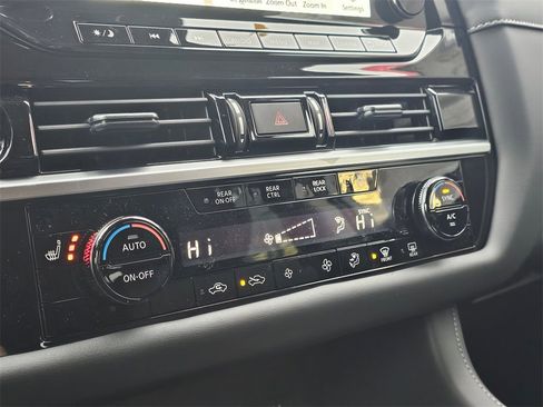 New 2025 Nissan Pathfinder SL image 22