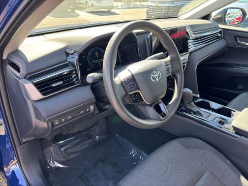 Used 2025 Toyota Camry LE FWD image 33