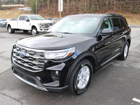 Used 2025 Ford Explorer Active w/ Active Comfort Package image 7