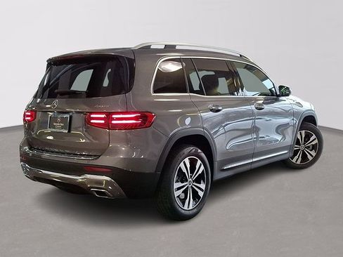 Used 2026 Mercedes-Benz GLB 250 4MATIC image 4