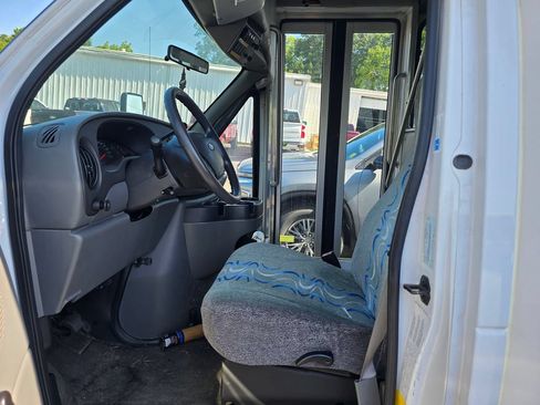 Used 2008 Ford E-350 and Econoline 350 Super Duty RWD image 3