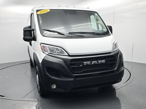 Used 2025 RAM ProMaster 2500 w/ Convenience Group FWD image 2