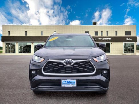 Used 2021 Toyota Highlander XLE AWD/4WD image 8