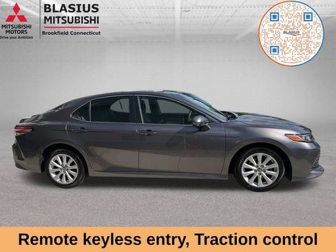 Used 2018 Toyota Camry LE FWD image 4