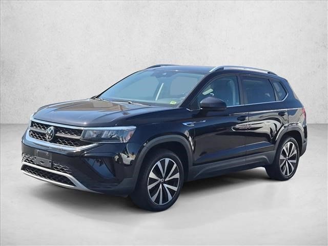 Used 2023 Volkswagen Taos SE FWD image 1