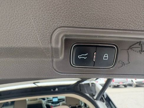 Used 2020 Ford Explorer Platinum w/ Premium Technology Package image 15