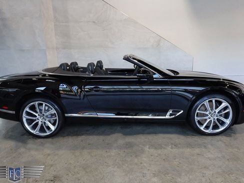 Used 2022 Bentley Continental GT V8 image 2