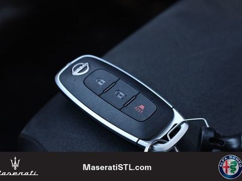 Used 2023 Nissan Ariya FWD image 24