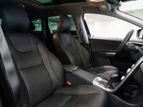 Used 2016 Volvo XC60 T5 Premier image 9