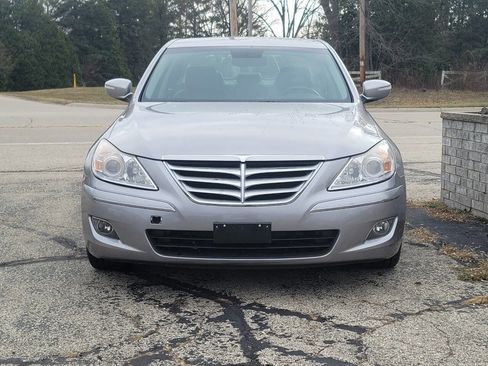 Used 2011 Hyundai Genesis 3.8 image 2
