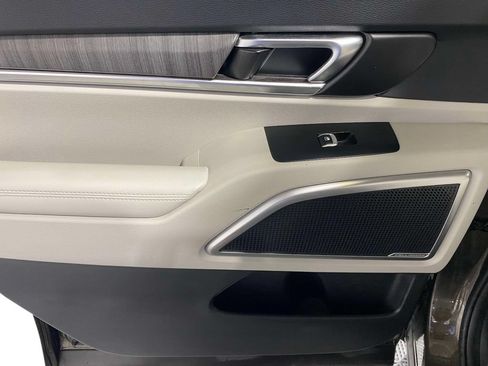 Used 2024 Kia Telluride EX w/ EX Captain's Chair Package AWD/4WD image 17