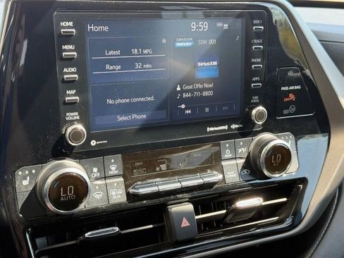Used 2022 Toyota Highlander XLE AWD/4WD image 20