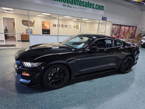 Used 2017 Ford Mustang Shelby GT350 RWD image 2