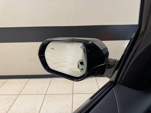 Used 2025 Buick Enclave Avenir w/ Super Cruise Package image 18