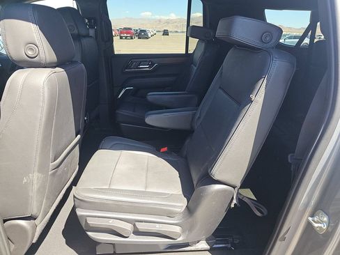 Used 2025 GMC Yukon XL Denali AWD/4WD image 8