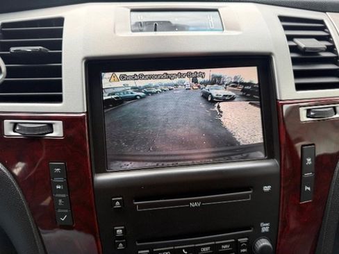 Used 2009 Cadillac Escalade w/ Ultra Luxury Collection image 27