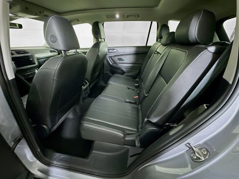 Used 2024 Volkswagen Tiguan SE image 21