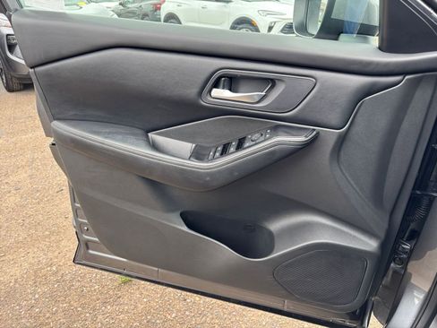 Used 2025 Nissan Rogue SV FWD image 18