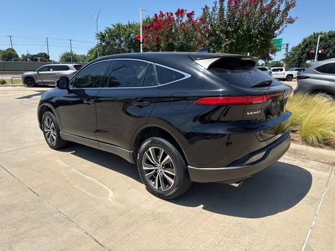 Used 2022 Toyota Venza LE AWD/4WD image 4