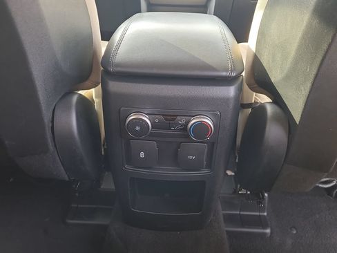Used 2020 Ford Explorer XLT RWD image 24