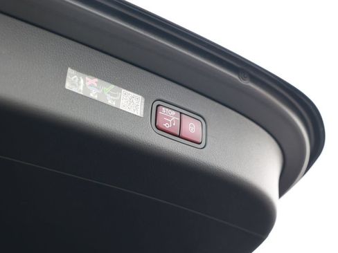 Used 2025 Mercedes-Benz GLC 43 AMG 4MATIC image 45