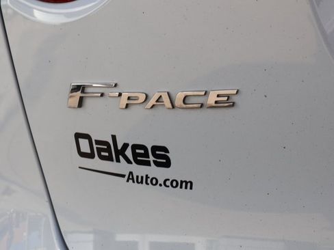 Used 2017 Jaguar F-PACE Prestige image 15