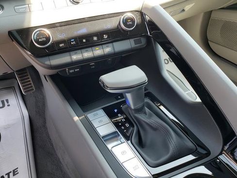 New 2025 Hyundai Elantra SEL image 8