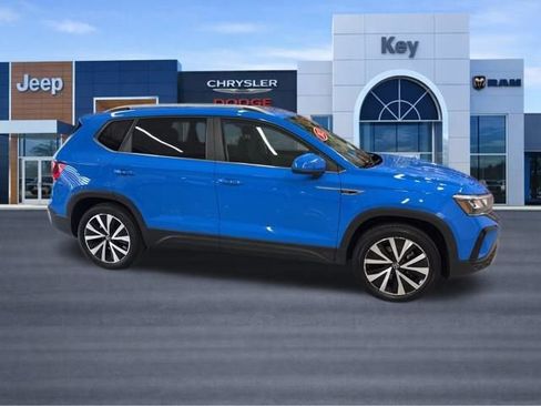 Used 2023 Volkswagen Taos SE image 8