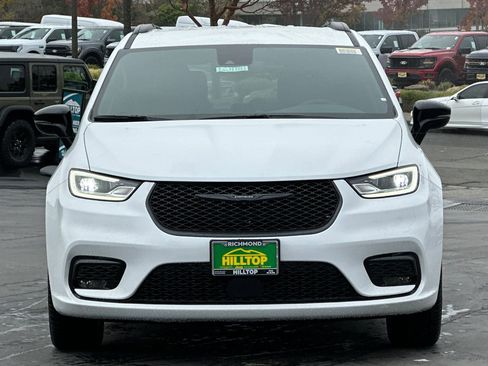 New 2026 Chrysler Pacifica Select image 11