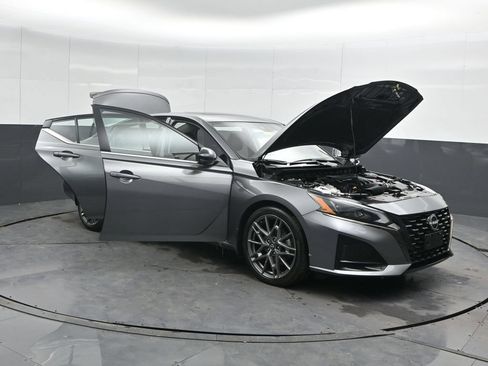Used 2023 Nissan Altima 2.0 SR FWD image 52