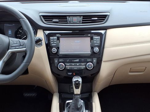 Used 2017 Nissan Rogue SL w/ SL Premium Package FWD image 15