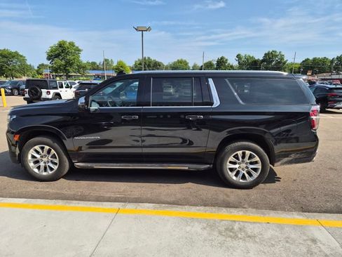 Used 2024 Chevrolet Suburban Premier AWD/4WD image 11