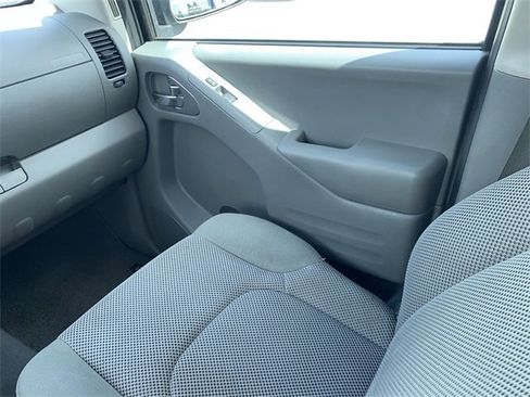 Used 2019 Nissan Frontier SV image 18