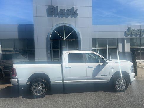 New 2026 RAM 2500 Laramie AWD/4WD image 3
