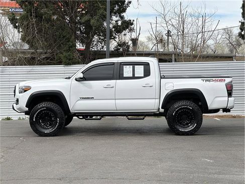 Used 2023 Toyota Tacoma TRD Off-Road w/ TRD Premium Off Road Package image 13