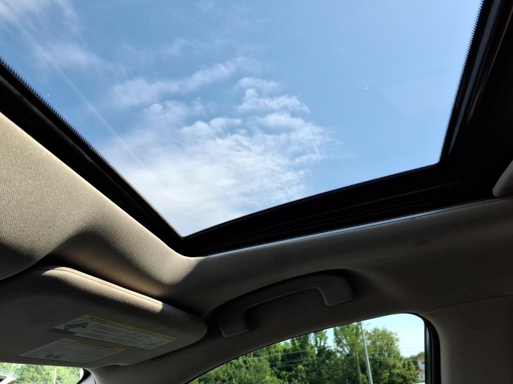 Used 2015 Nissan Rogue SV FWD image 14