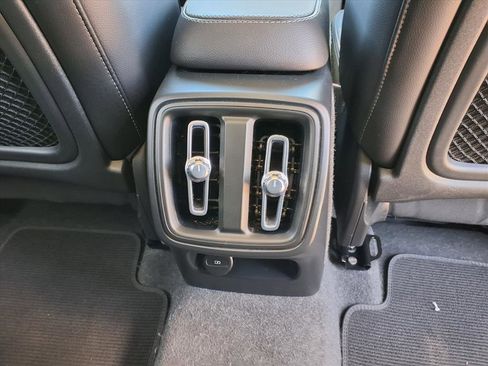 Certified 2024 Volvo XC40 B5 Plus image 17