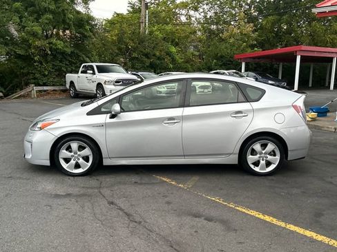 Used 2015 Toyota Prius Five image 3