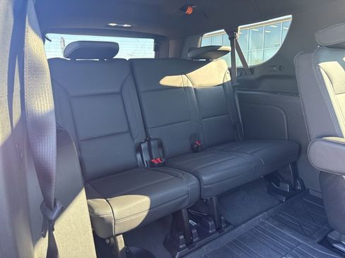 Used 2024 Chevrolet Suburban Z71 w/ Off-Road Capability Package image 30