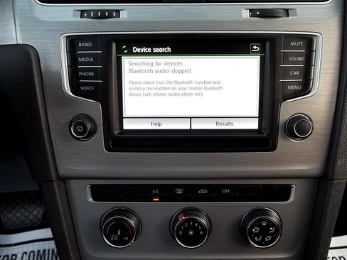 Used 2016 Volkswagen Golf S image 19