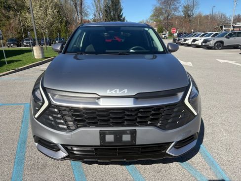Used 2023 Kia Sportage LX image 3