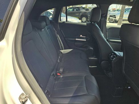 Used 2025 Mercedes-Benz GLA 250 image 12