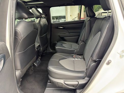 Used 2023 Toyota Highlander XSE AWD/4WD image 29
