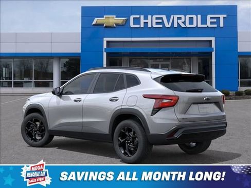 New 2026 Chevrolet Trax LT w/ Driver Confidence Package FWD image 3
