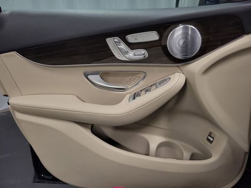 Used 2018 Mercedes-Benz GLC 300 4MATIC image 24