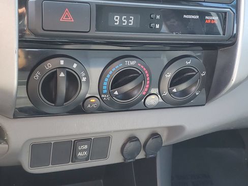 Used 2012 Toyota Tacoma 4x4 Access Cab V6 w/ TRD Sport Pkg image 29
