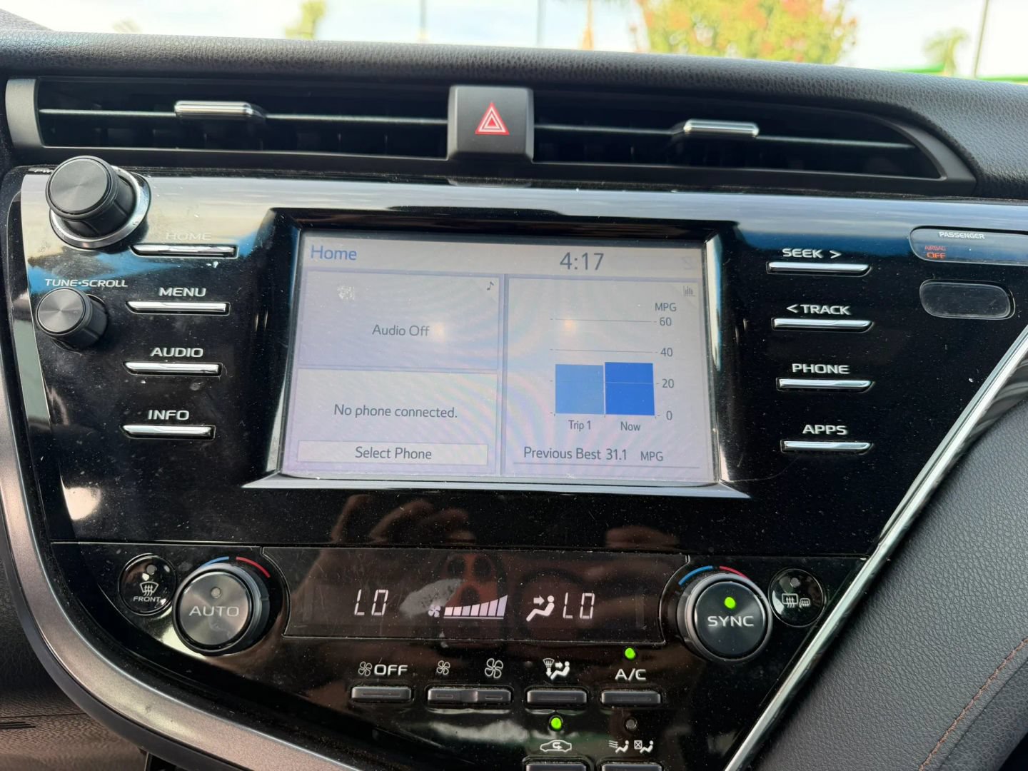 Used 2018 Toyota Camry XLE FWD image 25
