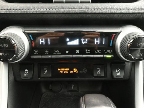 Used 2021 Toyota RAV4 XLE Premium image 16